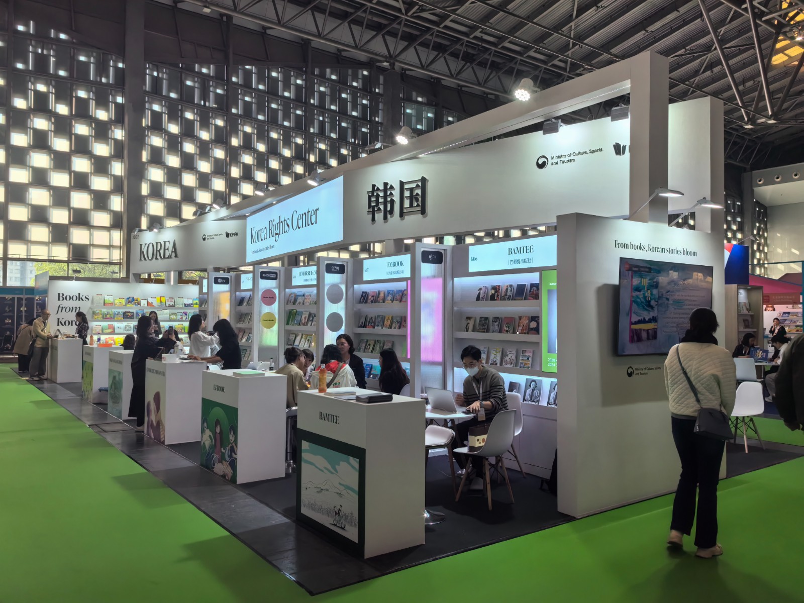 上海童书展11月14日在世博展览馆开幕， 我司搭建韩国馆